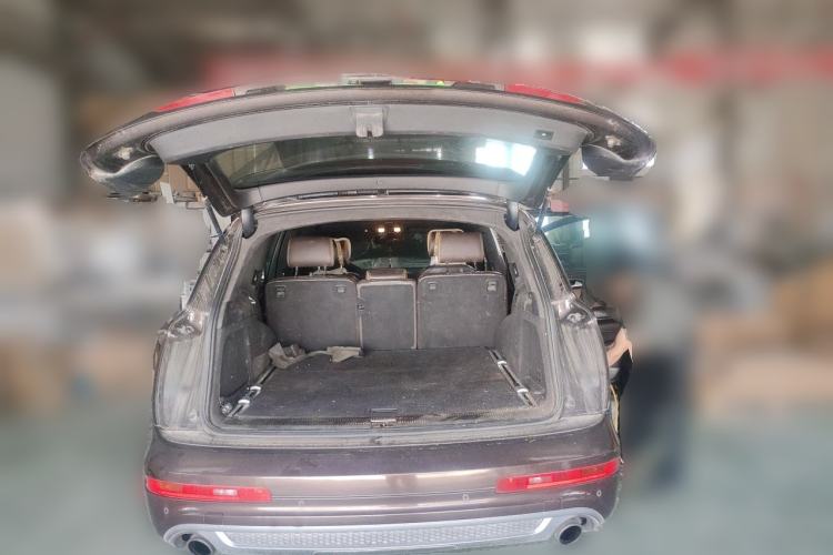 Used Audi Q7  Trunk