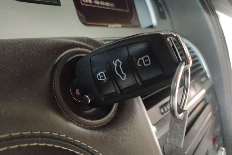 Used Audi Q7  Vehicle Key