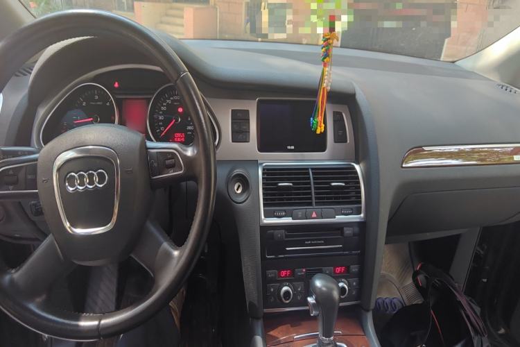 Used Audi Q7 2010 3.0 TDI quattro Prestige Edition Center Console