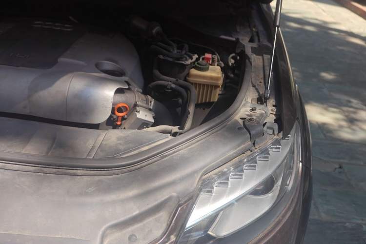 Used Audi Q7 2010 3.0 TDI quattro Prestige Edition Engine Bay Left