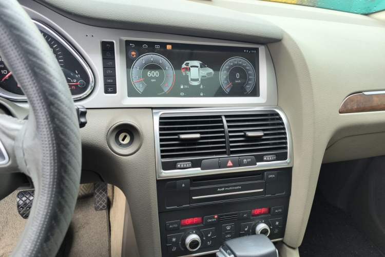 Used Audi Q7 2011 3.0 TFSI Ambition (200kW) Audio And AC Panel