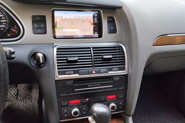 Used Audi Q7 2011 3.0 TFSI Technology (200kW) Audio And AC Panel