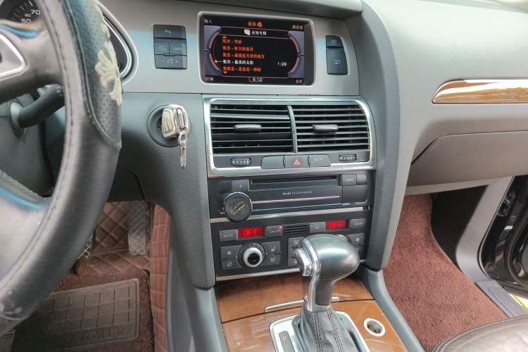 Used Audi Q7 2011 3.0 TFSI Ambition (200kW) Audio And AC Panel