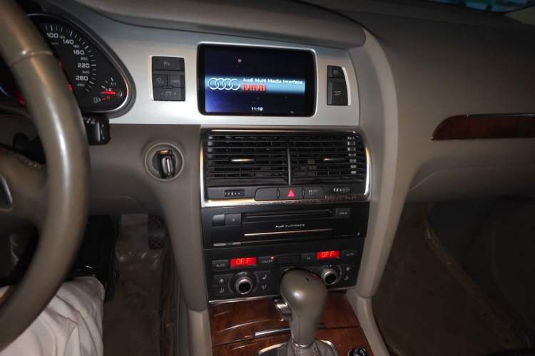 Used Audi Q7 2011 3.0 TFSI Ambition (200kW) Audio And AC Panel