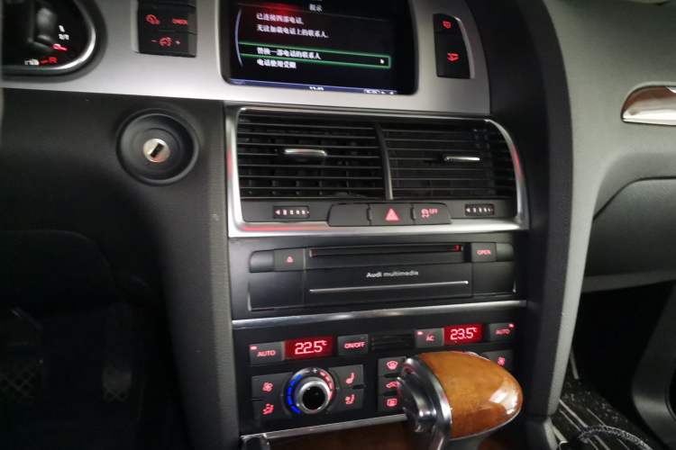 Used Audi Q7 2011 3.0 TFSI Comfort (200kW) Audio And AC Panel