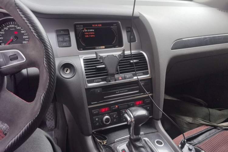Used Audi Q7 2011 3.0 TFSI Technology (200kW) Audio And AC Panel
