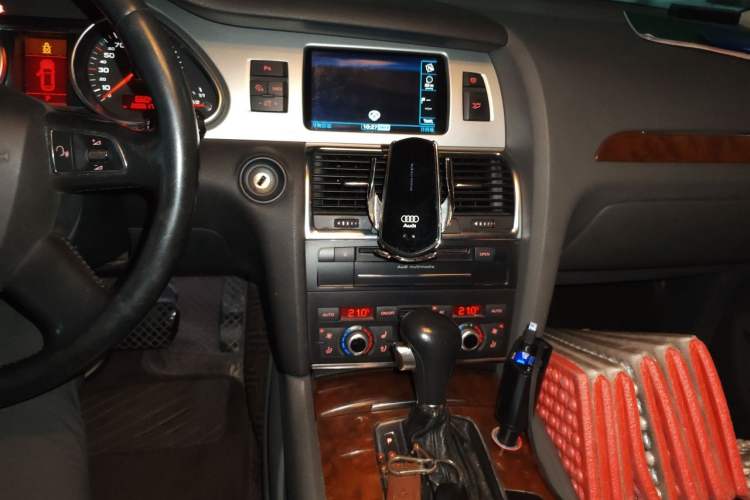 Used Audi Q7 2011 3.0 TFSI Technology (200kW) Audio And AC Panel