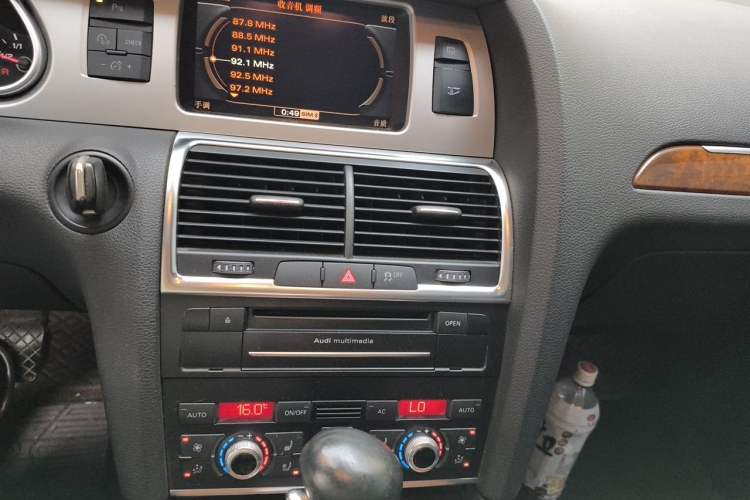 Used Audi Q7 2011 3.0 TFSI Technology (200kW) Audio And AC Panel