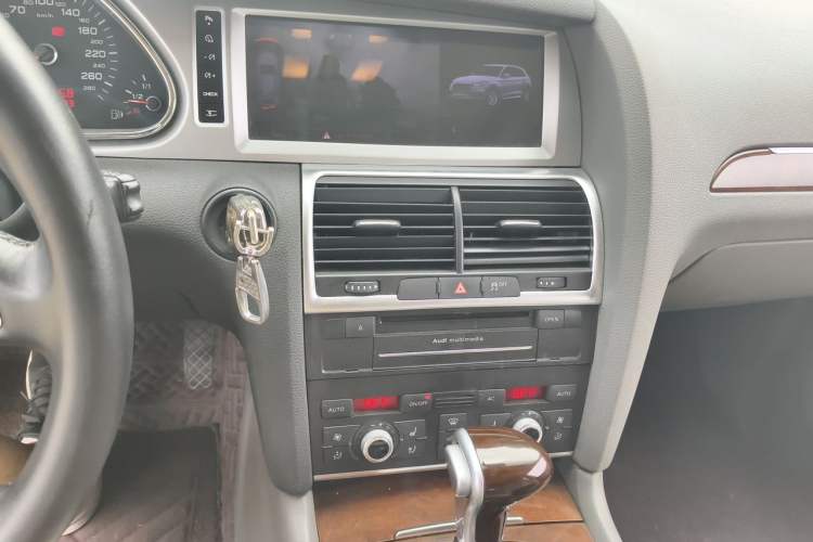 Used Audi Q7 2011 3.0 TFSI Comfort (200kW) Audio And AC Panel