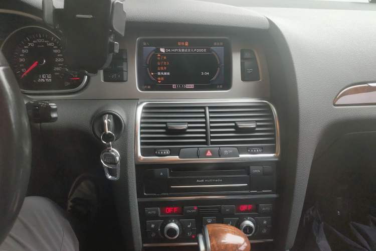 Used Audi Q7 2011 3.0 TFSI Comfort (200kW) Audio And AC Panel