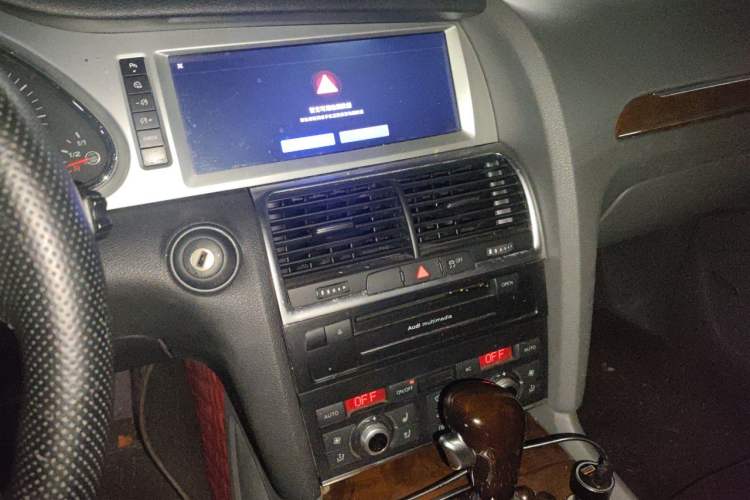 Used Audi Q7 2011 3.0 TFSI Comfort (200kW) Audio And AC Panel