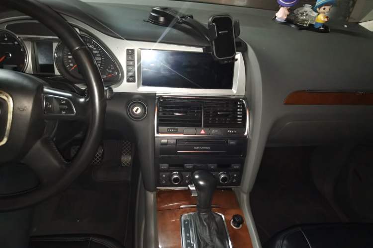 Used Audi Q7 2011 3.0 TFSI Technology (200kW) Audio And AC Panel