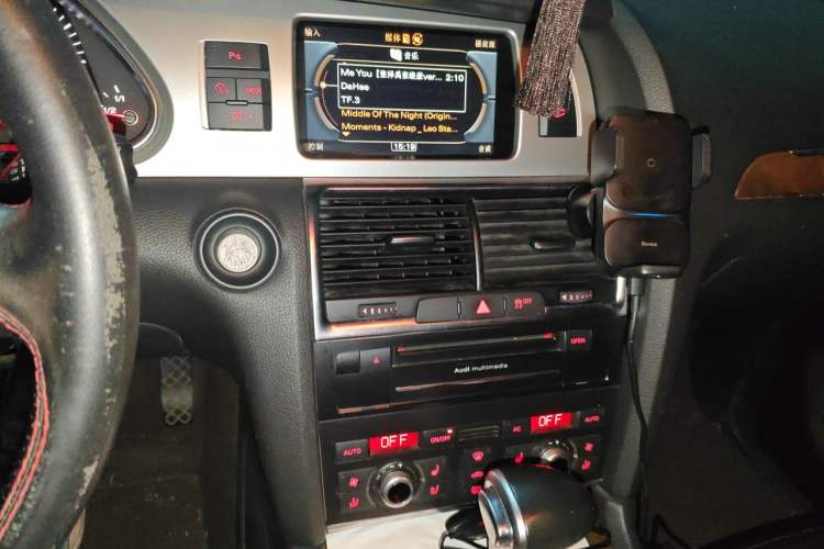 Used Audi Q7 2011 3.0 TFSI Ambition (200kW) Audio And AC Panel