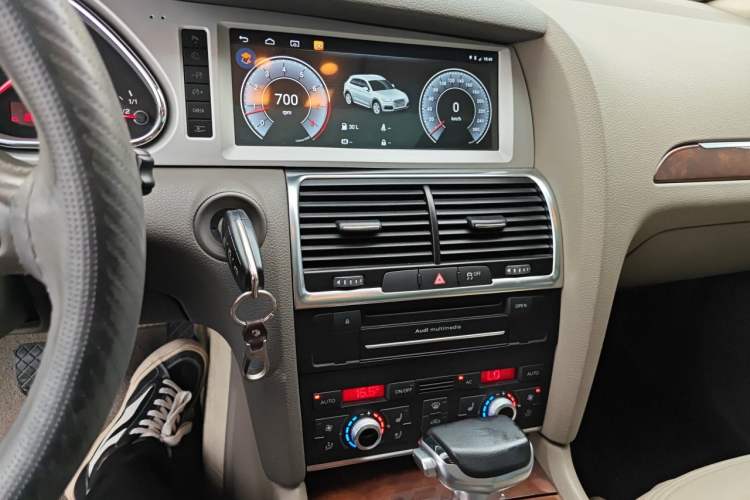 Used Audi Q7 2011 3.0 TFSI Ambition (200kW) Audio And AC Panel
