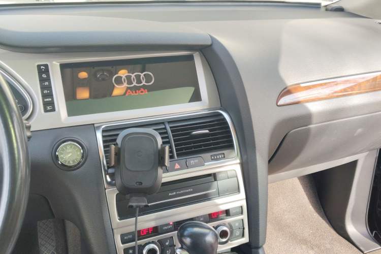 Used Audi Q7 2011 3.0 TFSI Technology Model (245kW) Audio And AC Panel