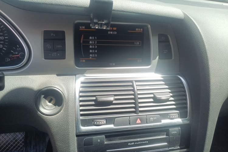Used Audi Q7 2011 3.0 TFSI Ambition (200kW) Audio And AC Panel