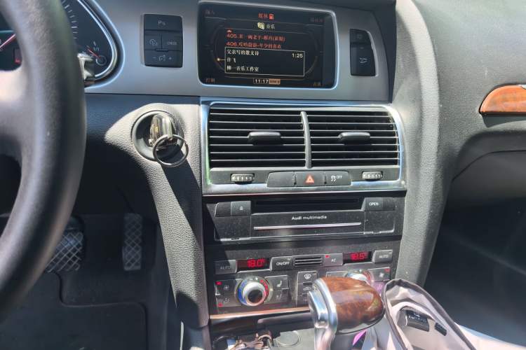 Used Audi Q7 2011 3.0 TFSI Technology (200kW) Audio And AC Panel