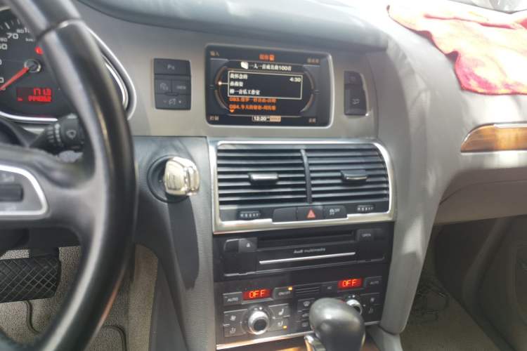 Used Audi Q7 2011 3.0 TFSI Ambition (200kW) Audio And AC Panel