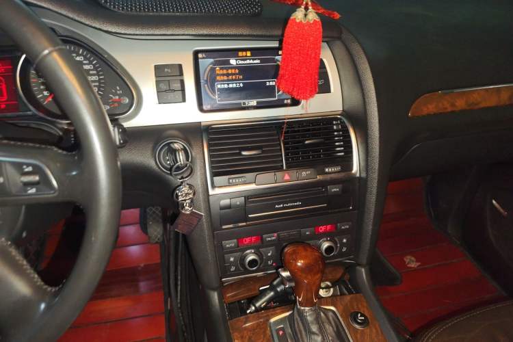 Used Audi Q7  Audio And AC Panel