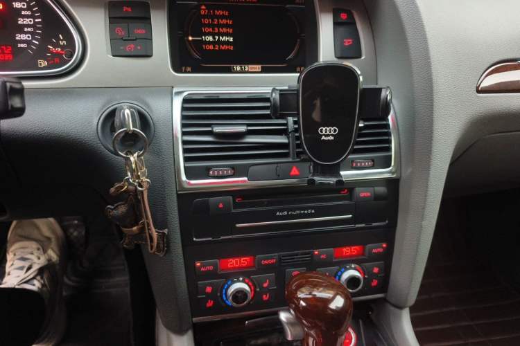 Used Audi Q7 2011 3.0 TFSI Comfort (200kW) Audio And AC Panel