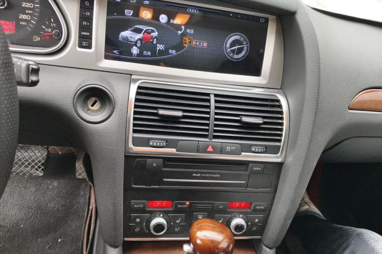 Used Audi Q7 2011 3.0 TFSI Comfort (200kW) Audio And AC Panel
