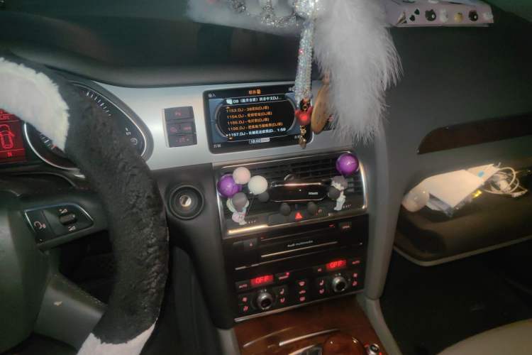 Used Audi Q7 2011 3.0 TFSI Comfort (200kW) Audio And AC Panel