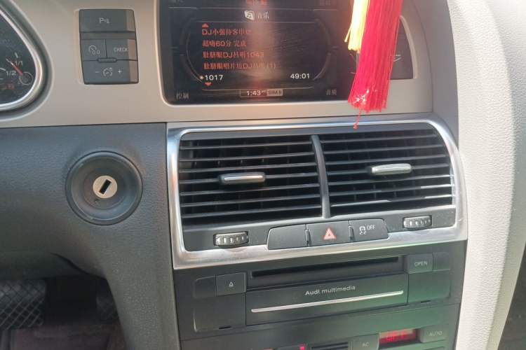 Used Audi Q7 2011 3.0 TFSI Ambition (200kW) Audio And AC Panel