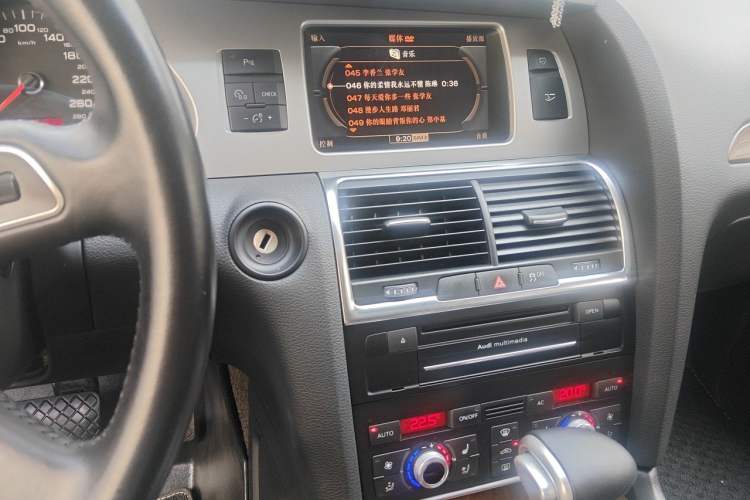 Used Audi Q7 2011 3.0 TFSI Technology (200kW) Audio And AC Panel