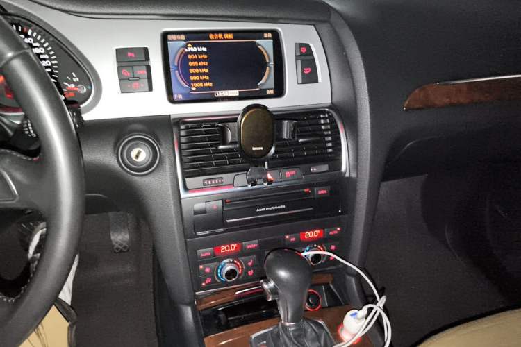 Used Audi Q7 2011 3.0 TFSI Technology Model (245kW) Audio And AC Panel