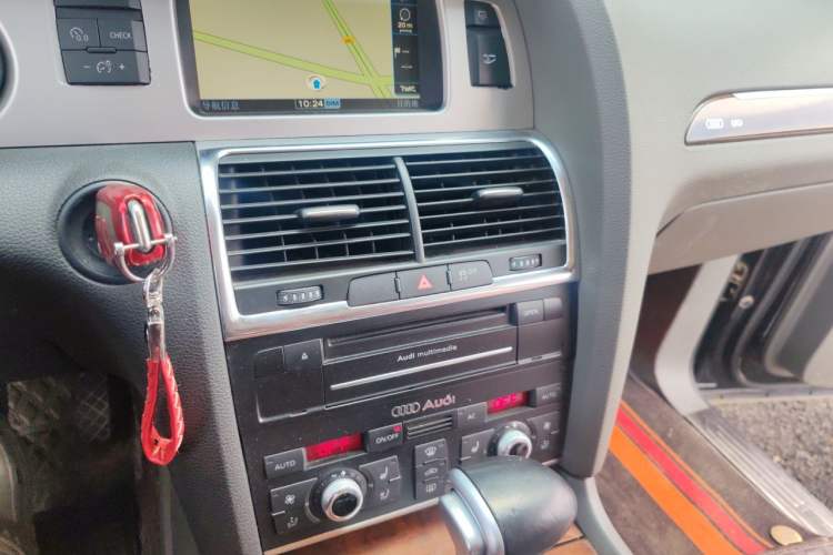 Used Audi Q7 2011 3.0 TFSI Ambition (200kW) Audio And AC Panel