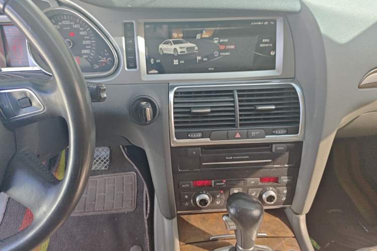 Used Audi Q7 2011 3.0 TFSI Ambition (200kW) Audio And AC Panel
