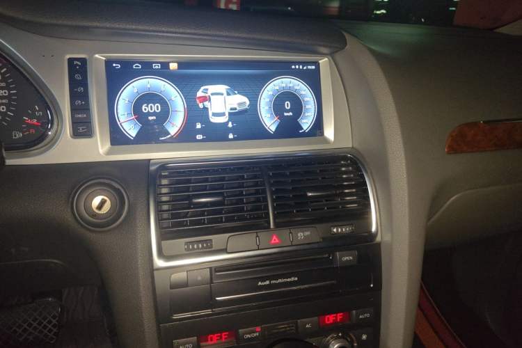 Used Audi Q7 2011 3.0 TFSI Ambition (200kW) Audio And AC Panel