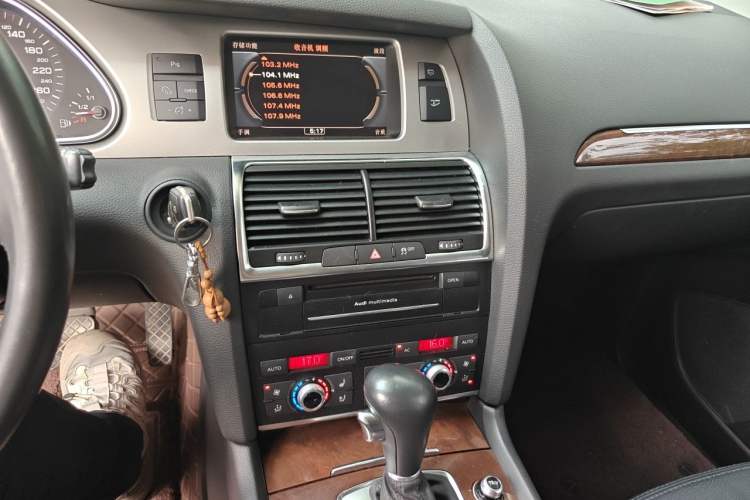Used Audi Q7 2011 3.0 TFSI Ambition (200kW) Audio And AC Panel