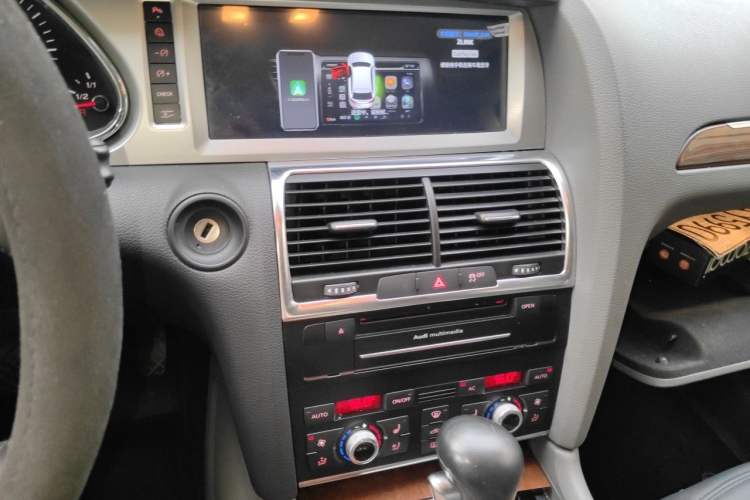 Used Audi Q7 2011 3.0 TFSI Technology Model (245kW) Audio And AC Panel