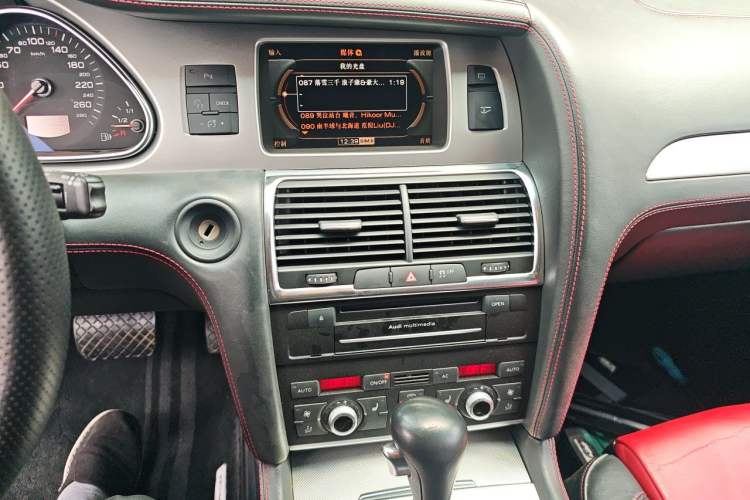 Used Audi Q7 2011 3.0 TFSI Comfort (200kW) Audio And AC Panel