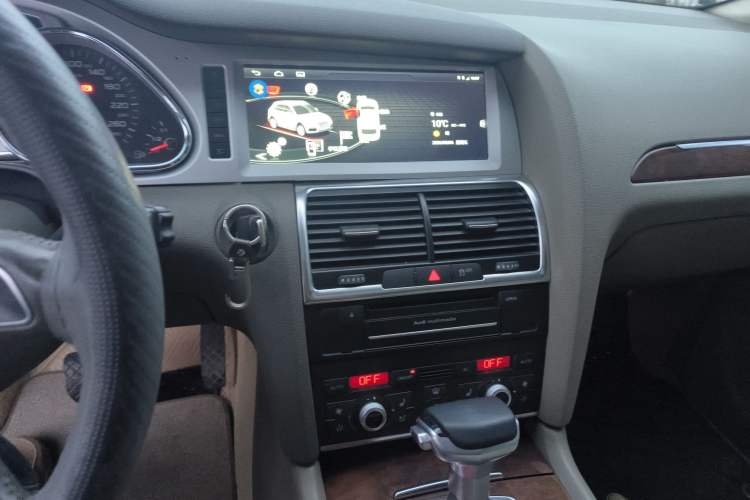 Used Audi Q7 2011 3.0 TFSI Ambition (200kW) Audio And AC Panel