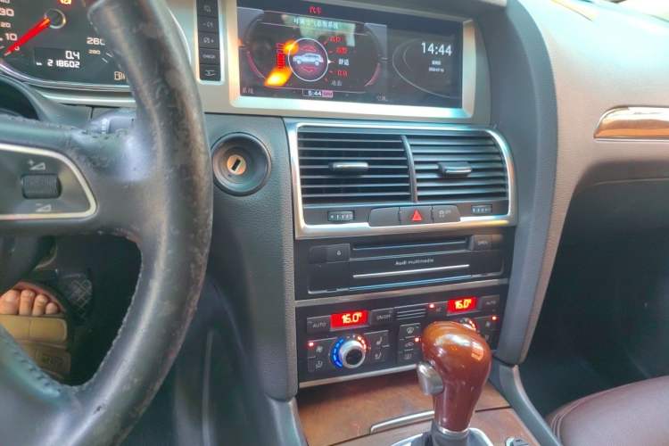 Used Audi Q7 2011 3.0 TFSI Comfort Model (245kW) Audio And AC Panel