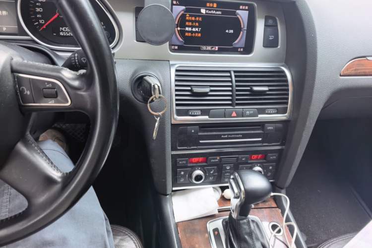 Used Audi Q7 2011 3.0 TFSI Ambition (200kW) Audio And AC Panel