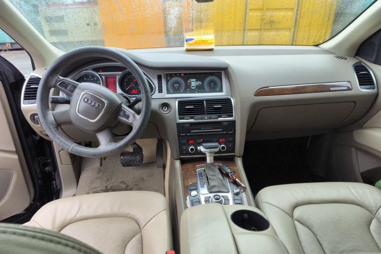 Used Audi Q7 2011 3.0 TFSI Ambition (200kW) Center Console