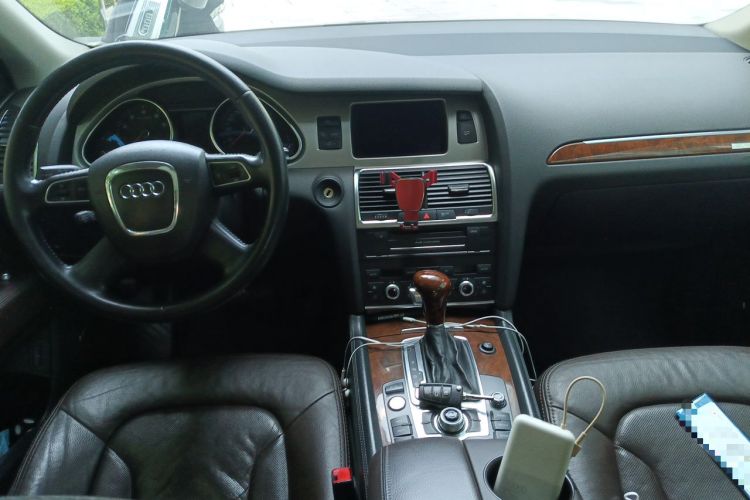 Used Audi Q7 2011 3.0 TFSI Comfort (200kW) Center Console