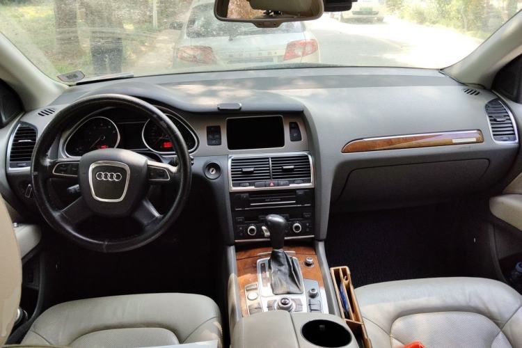 Used Audi Q7 2011 3.0 TFSI Technology (200kW) Center Console
