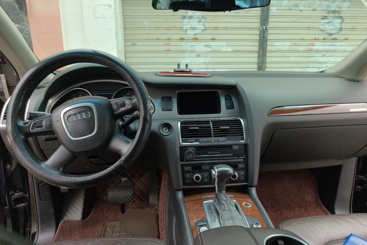 Used Audi Q7 2011 3.0 TFSI Ambition (200kW) Center Console