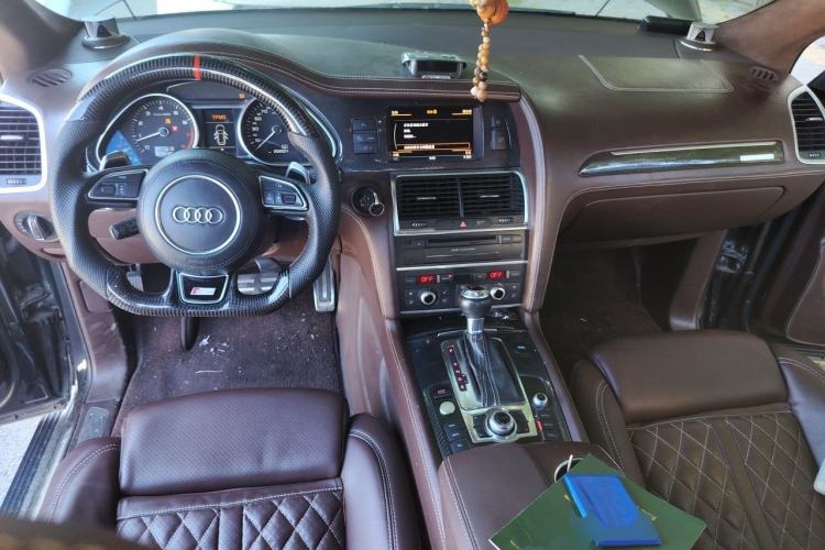 Used Audi Q7 2011 3.0 TFSI Comfort (200kW) Center Console
