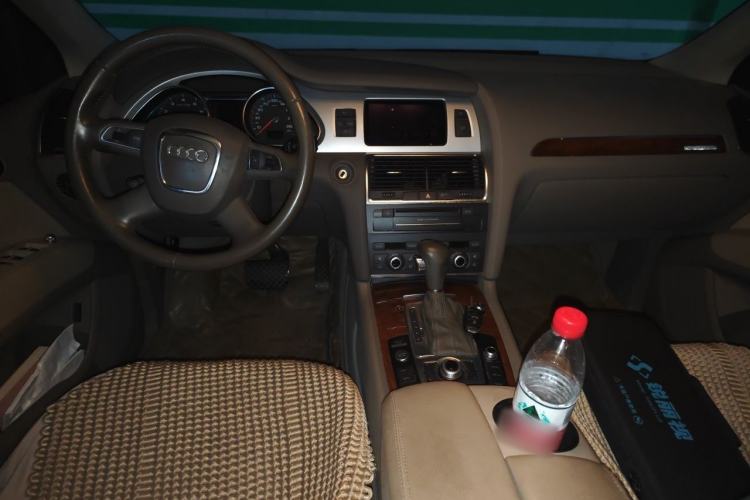Used Audi Q7 2011 3.0 TFSI Ambition (200kW) Center Console