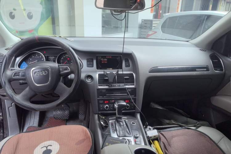 Used Audi Q7 2011 3.0 TFSI Technology (200kW) Center Console