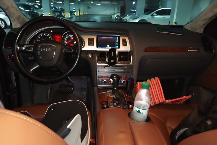 Used Audi Q7 2011 3.0 TFSI Technology (200kW) Center Console
