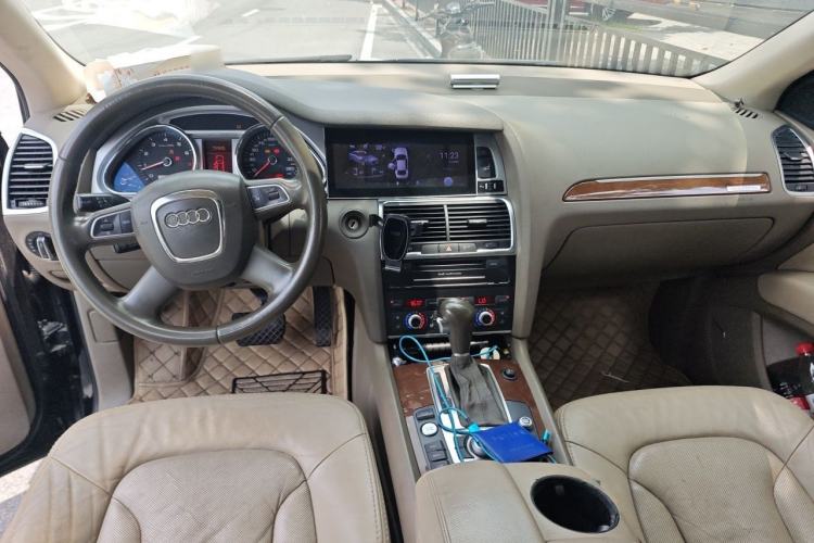 Used Audi Q7 2011 3.0 TFSI Technology (200kW) Center Console