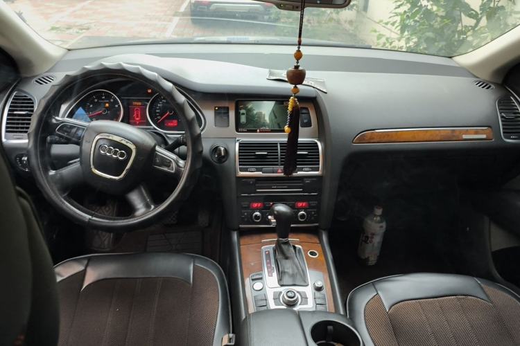 Used Audi Q7 2011 3.0 TFSI Technology (200kW) Center Console
