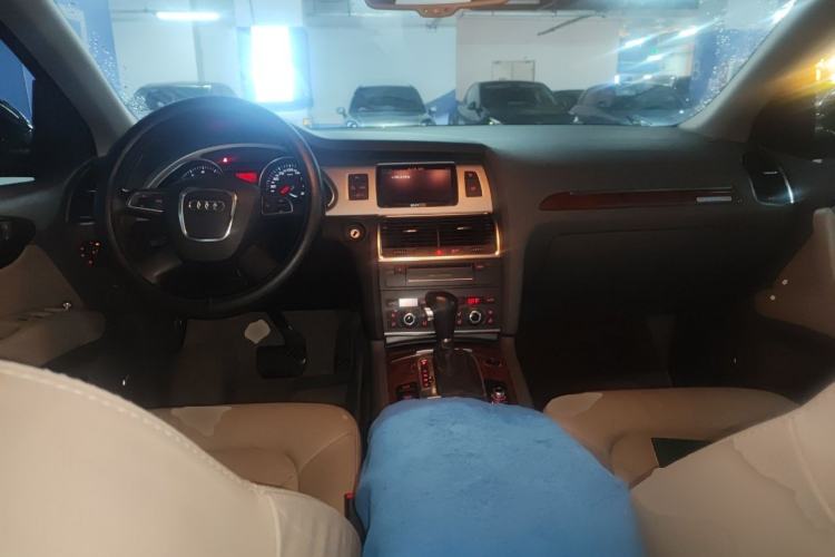 Used Audi Q7 2011 3.0 TFSI Ambition (200kW) Center Console