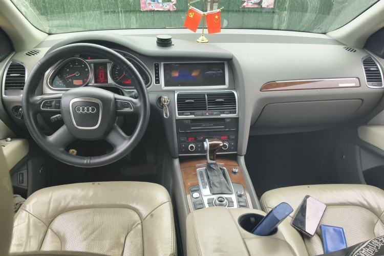 Used Audi Q7 2011 3.0 TFSI Comfort (200kW) Center Console